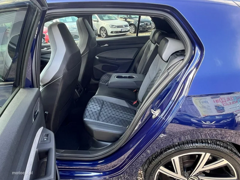 Volkswagen Golf VIII 9