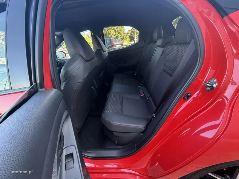 Toyota Yaris XP210 11