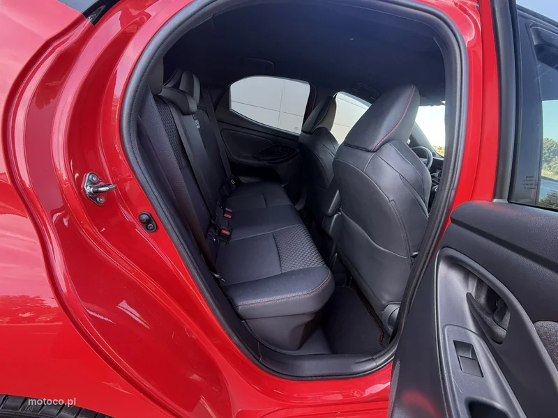 Toyota Yaris XP210 12