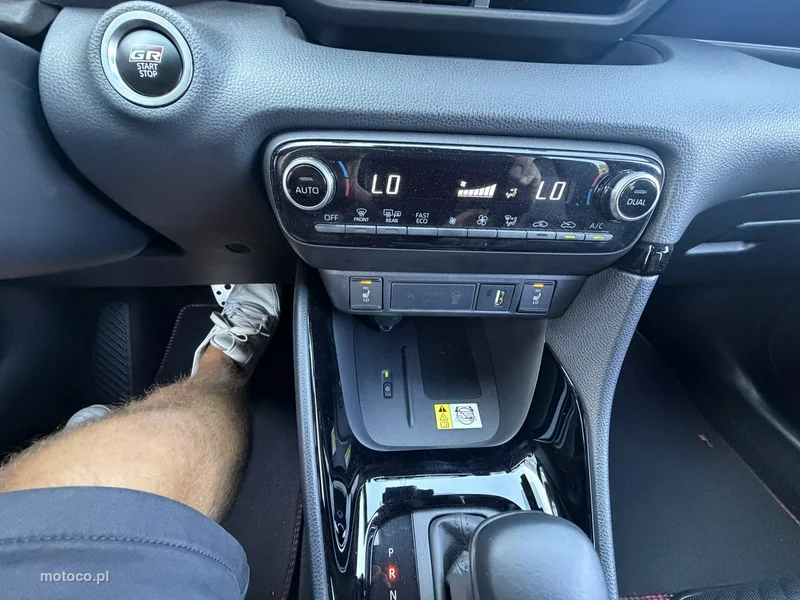 Toyota Yaris XP210 26