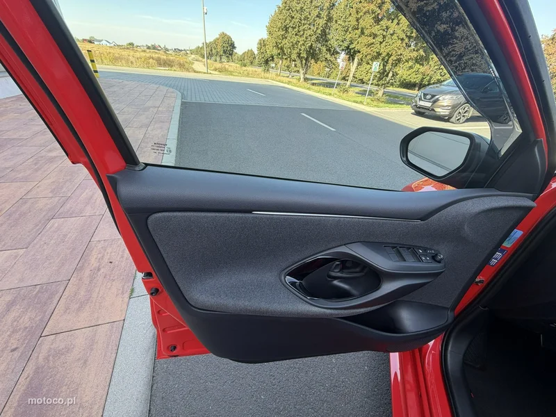 Toyota Yaris XP210 32