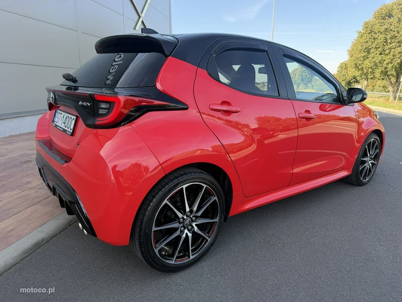 Toyota Yaris XP210 6