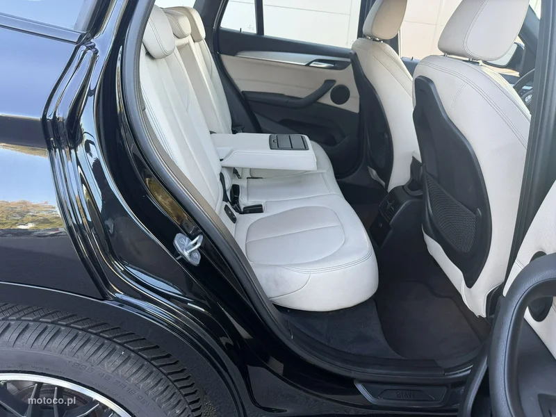 BMW X1 F48 11
