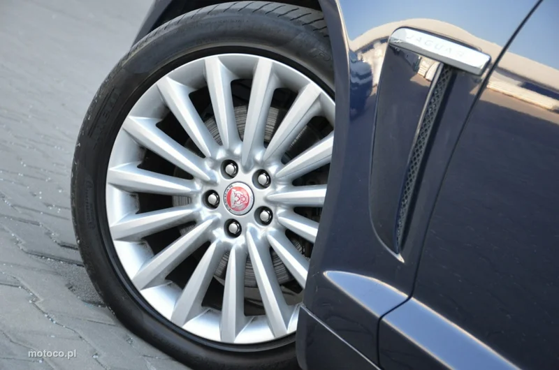 Jaguar XF 16