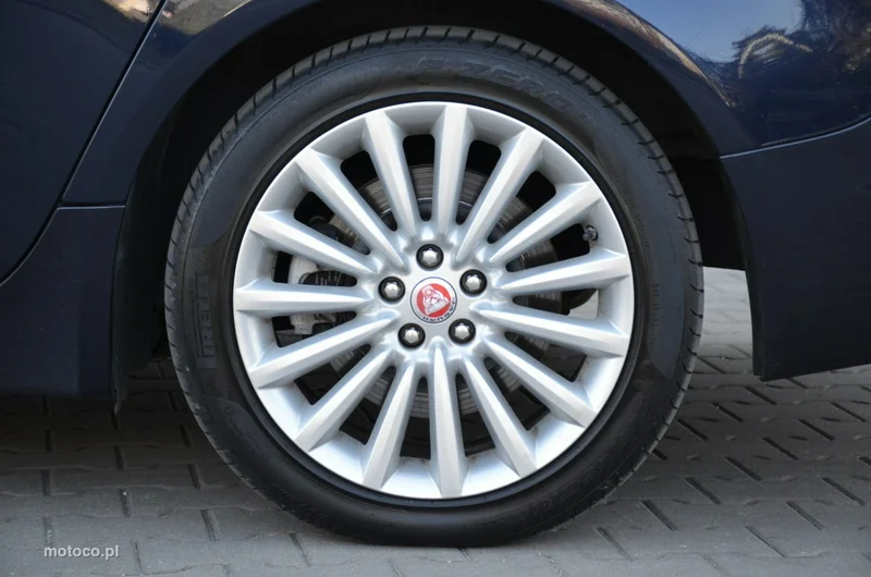 Jaguar XF 3