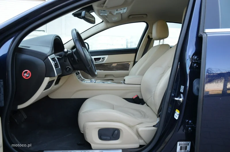 Jaguar XF 27