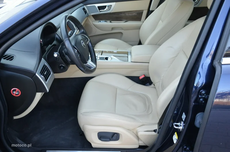 Jaguar XF 28