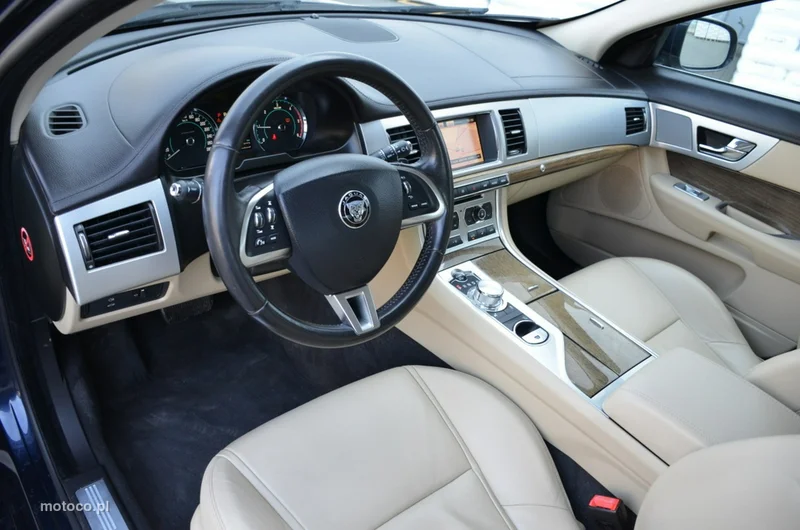 Jaguar XF 30