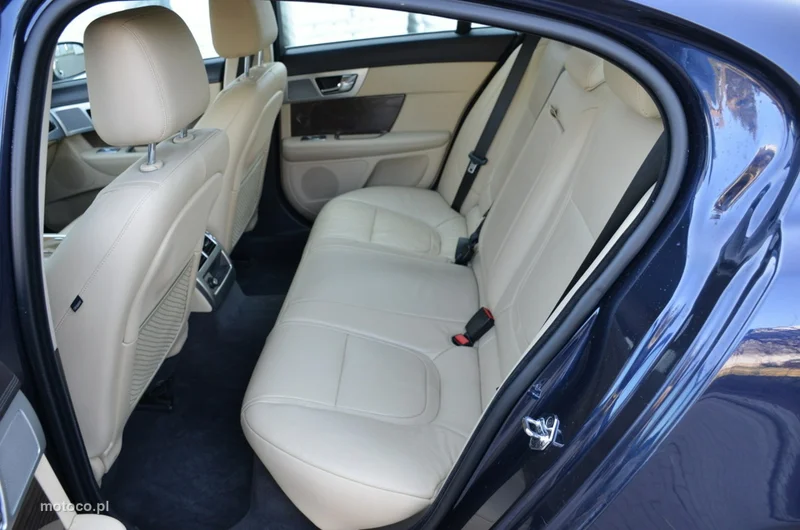 Jaguar XF 33