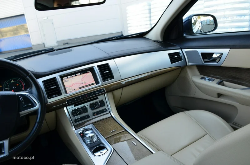 Jaguar XF 36