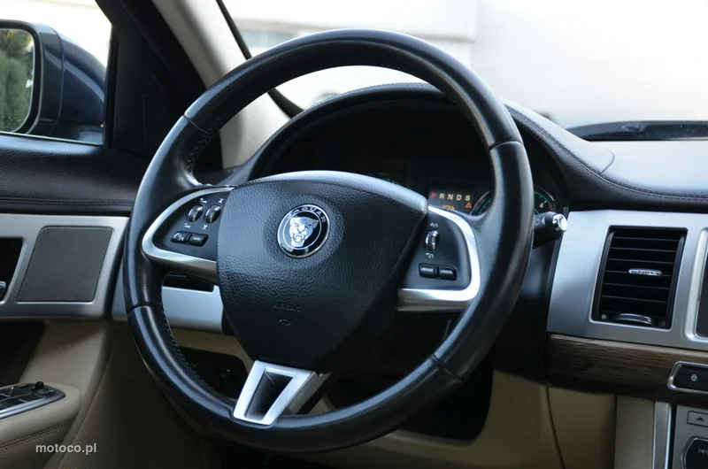 Jaguar XF 38