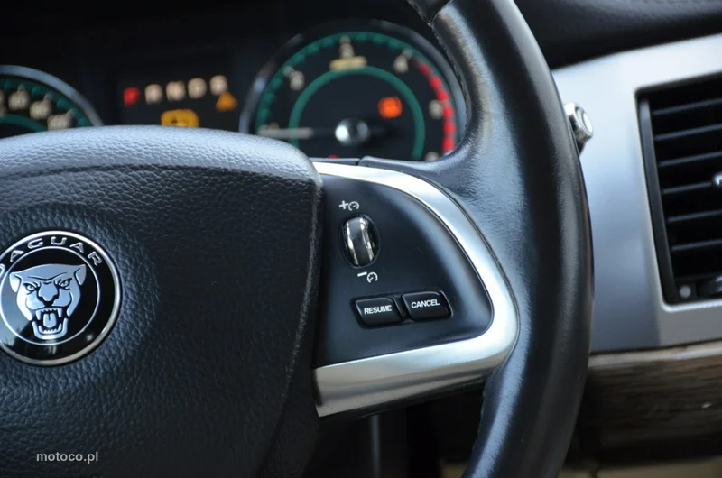 Jaguar XF 40