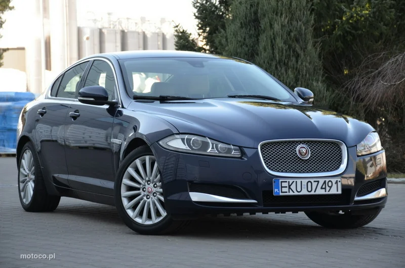 Jaguar XF 9