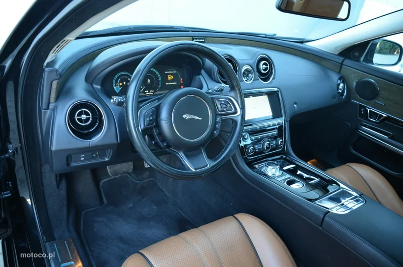 Jaguar XJ 32