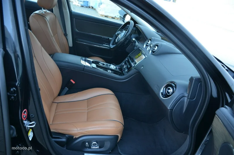 Jaguar XJ 38