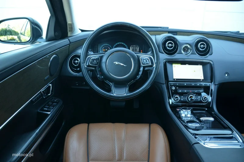 Jaguar XJ 40
