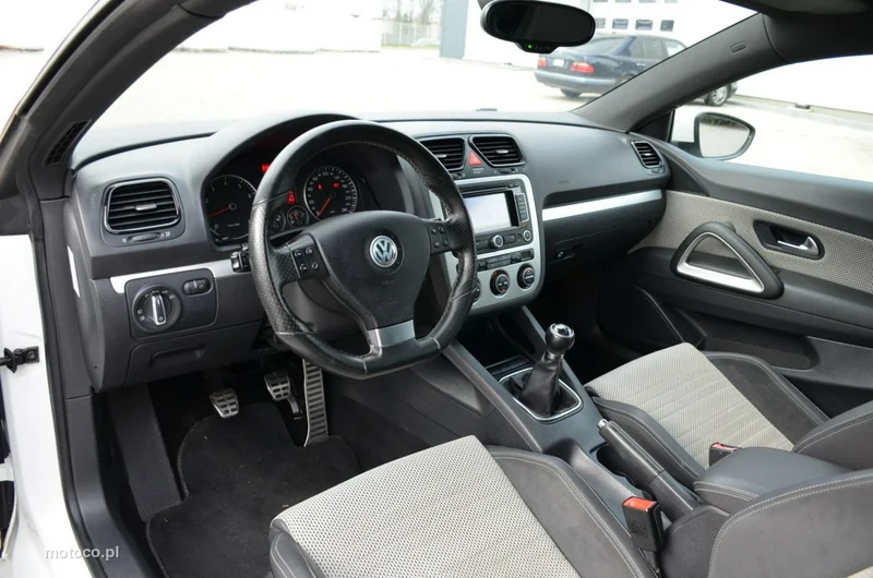 Volkswagen Scirocco III 22