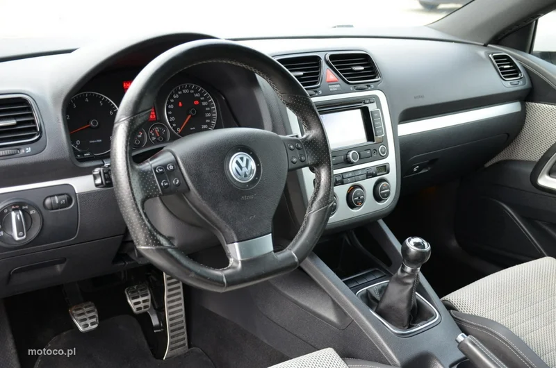 Volkswagen Scirocco III 23