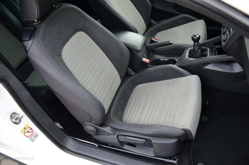 Volkswagen Scirocco III 26