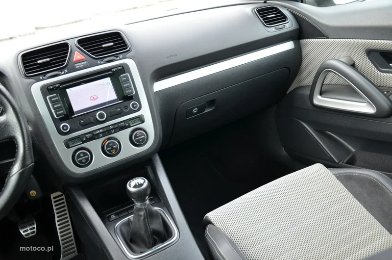 Volkswagen Scirocco III 27