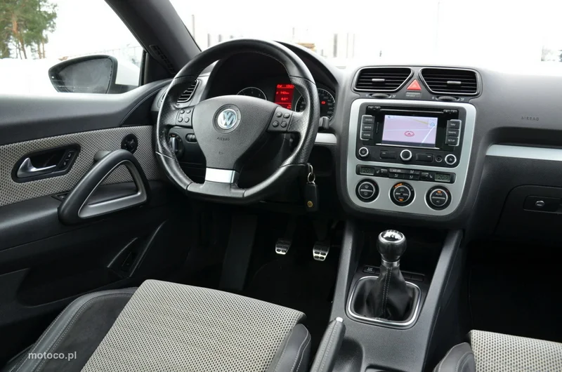 Volkswagen Scirocco III 28