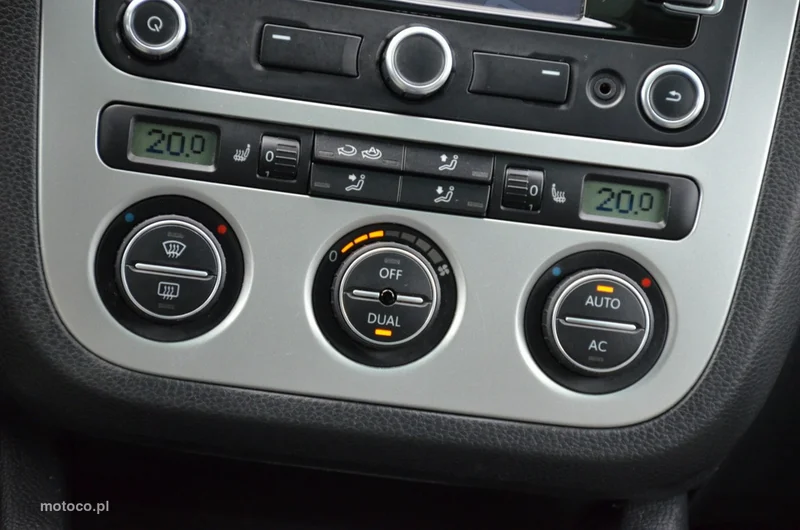 Volkswagen Scirocco III 33