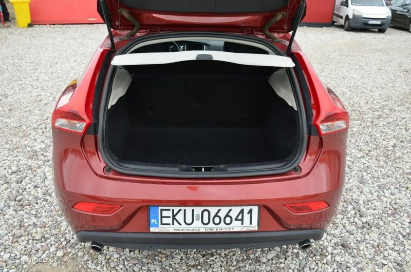 Volvo V40 14