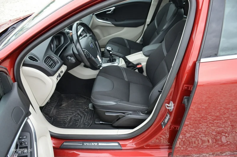 Volvo V40 23