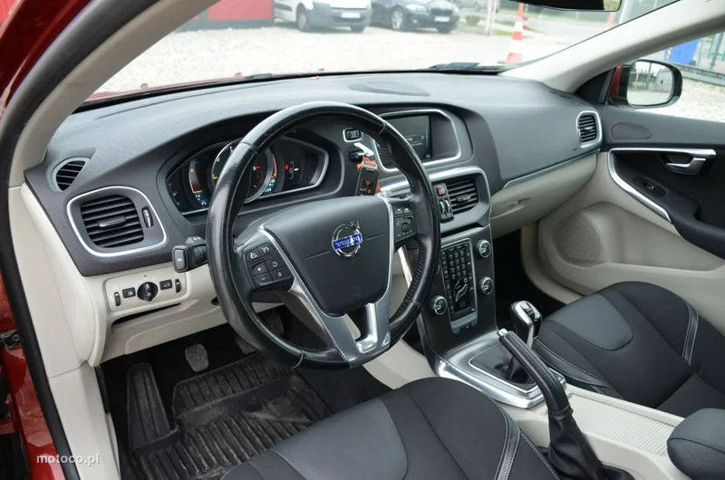 Volvo V40 24