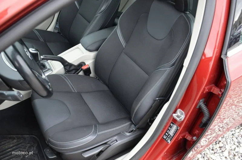 Volvo V40 25