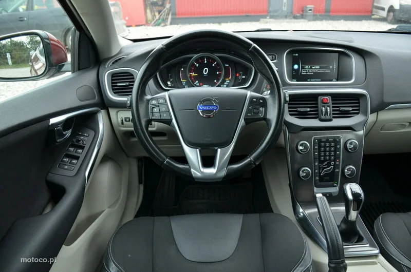 Volvo V40 28