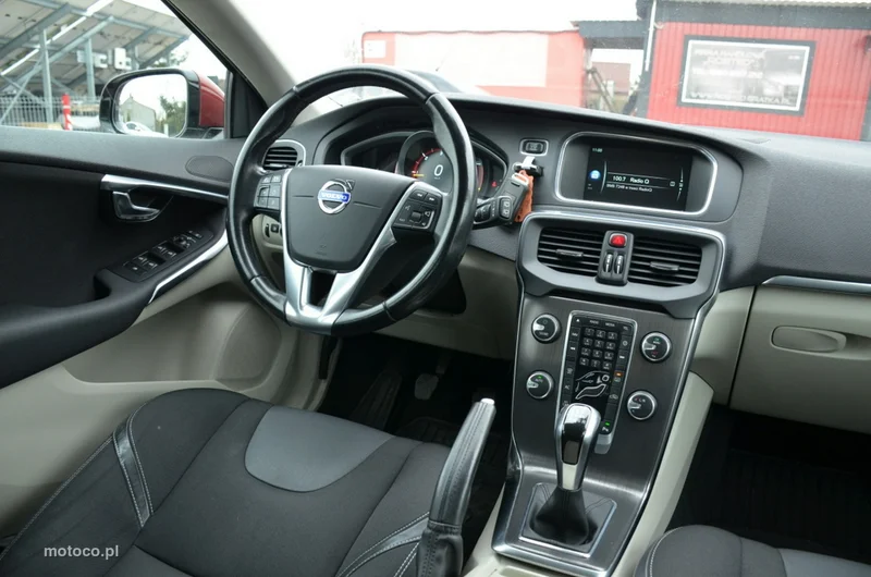 Volvo V40 30