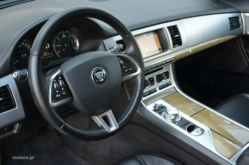 Jaguar XF 22