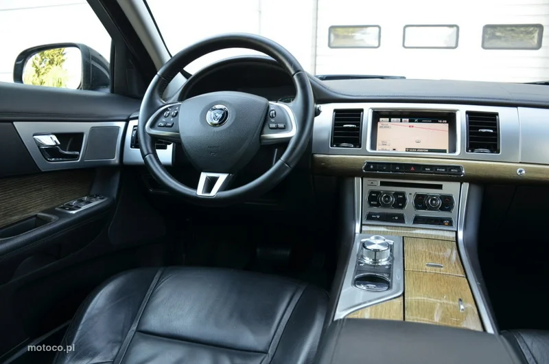 Jaguar XF 28