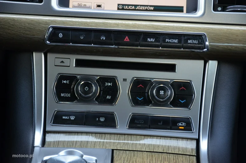 Jaguar XF 33