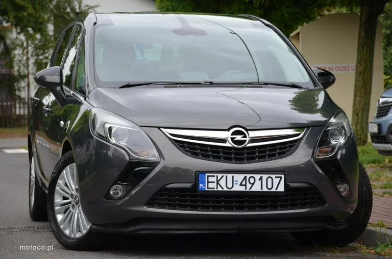 Opel Zafira C Tourer 12