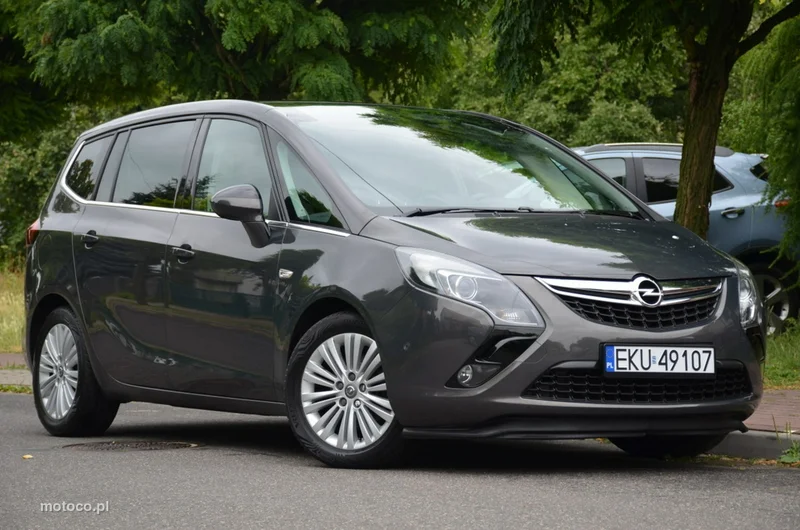 Opel Zafira C Tourer 14