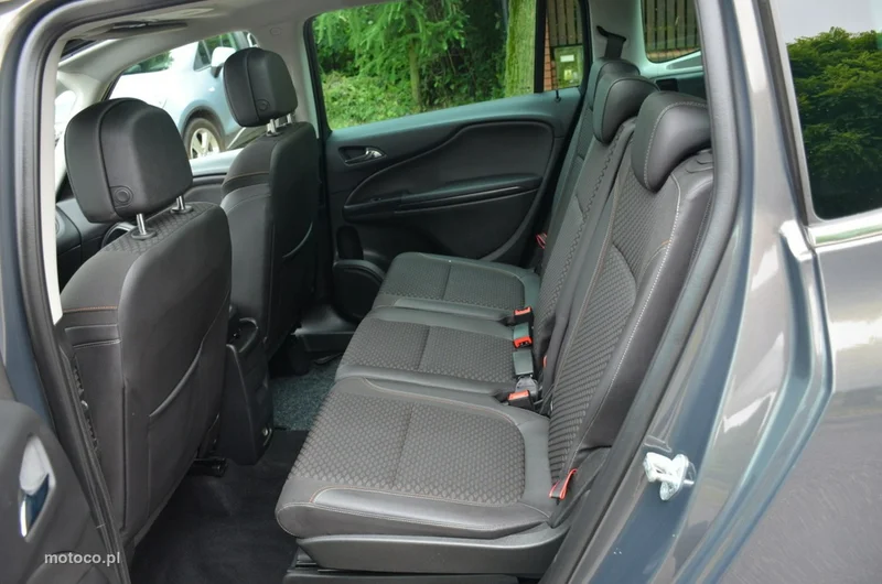 Opel Zafira C Tourer 25
