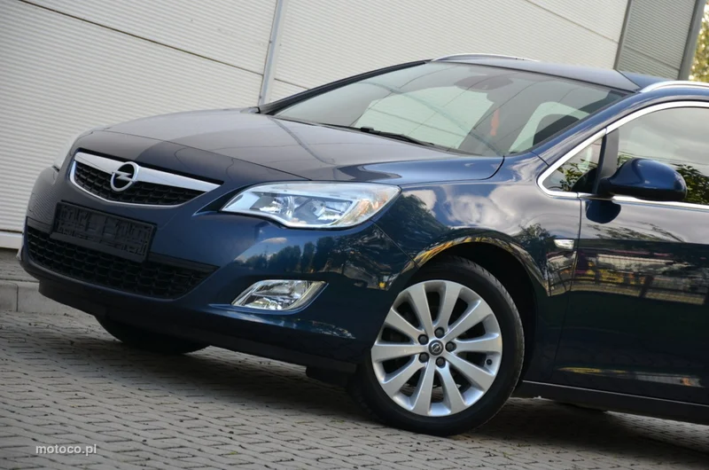 Opel Astra J 4