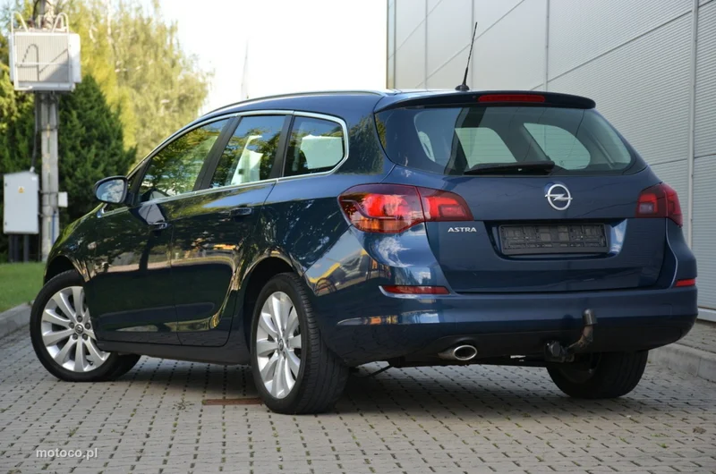 Opel Astra J 6