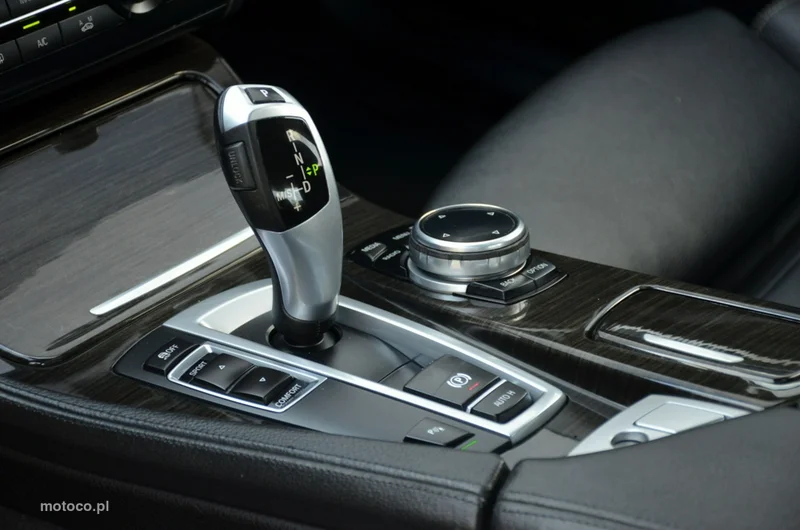 BMW Seria 5 F10 528 26