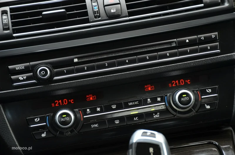 BMW Seria 5 F10 528 37