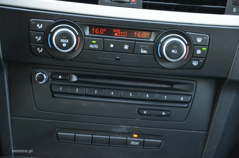 BMW Seria 3 E90 320 33