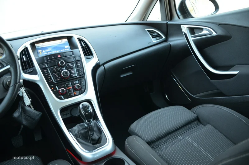 Opel Astra J 26