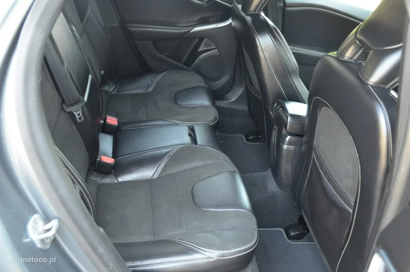 Volvo V40 24