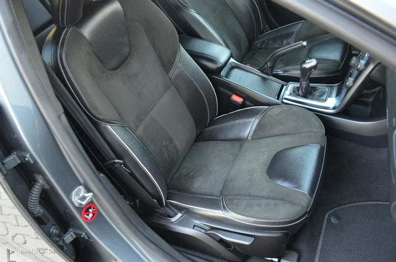 Volvo V40 25