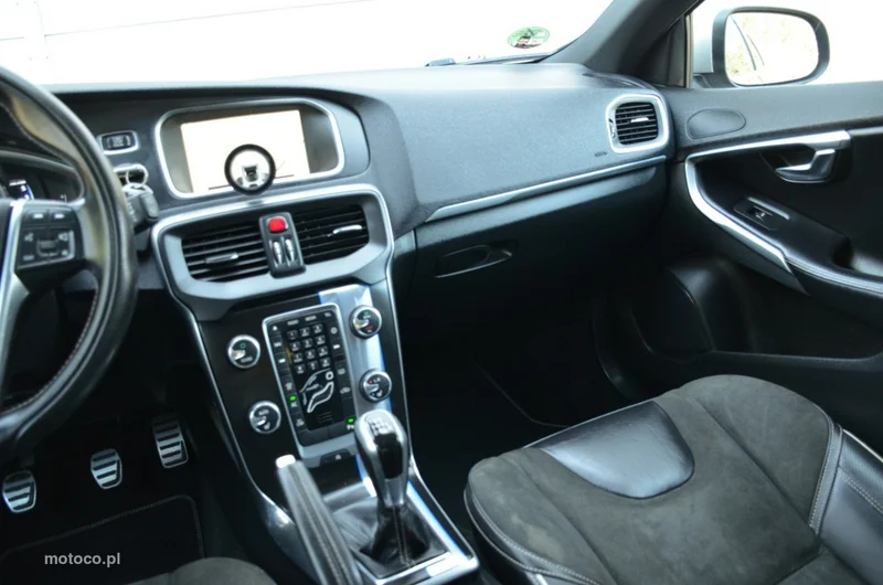 Volvo V40 27