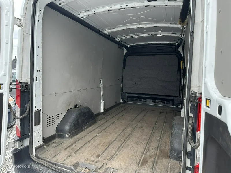 Ford Transit 9