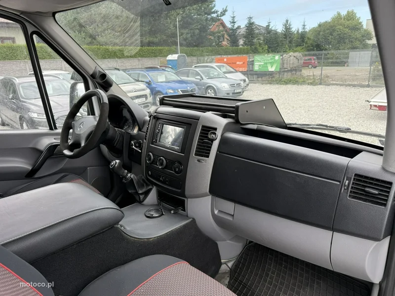 Mercedes-Benz Sprinter 14