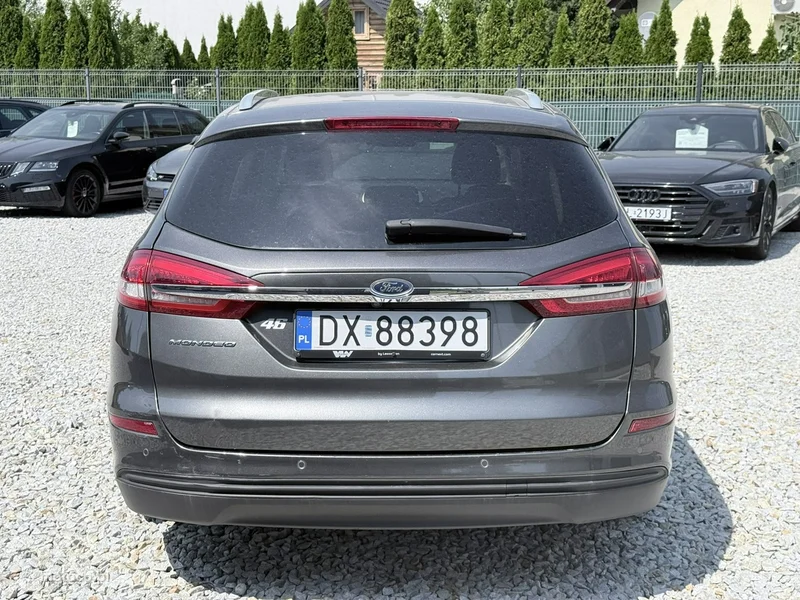 Ford Mondeo V 8